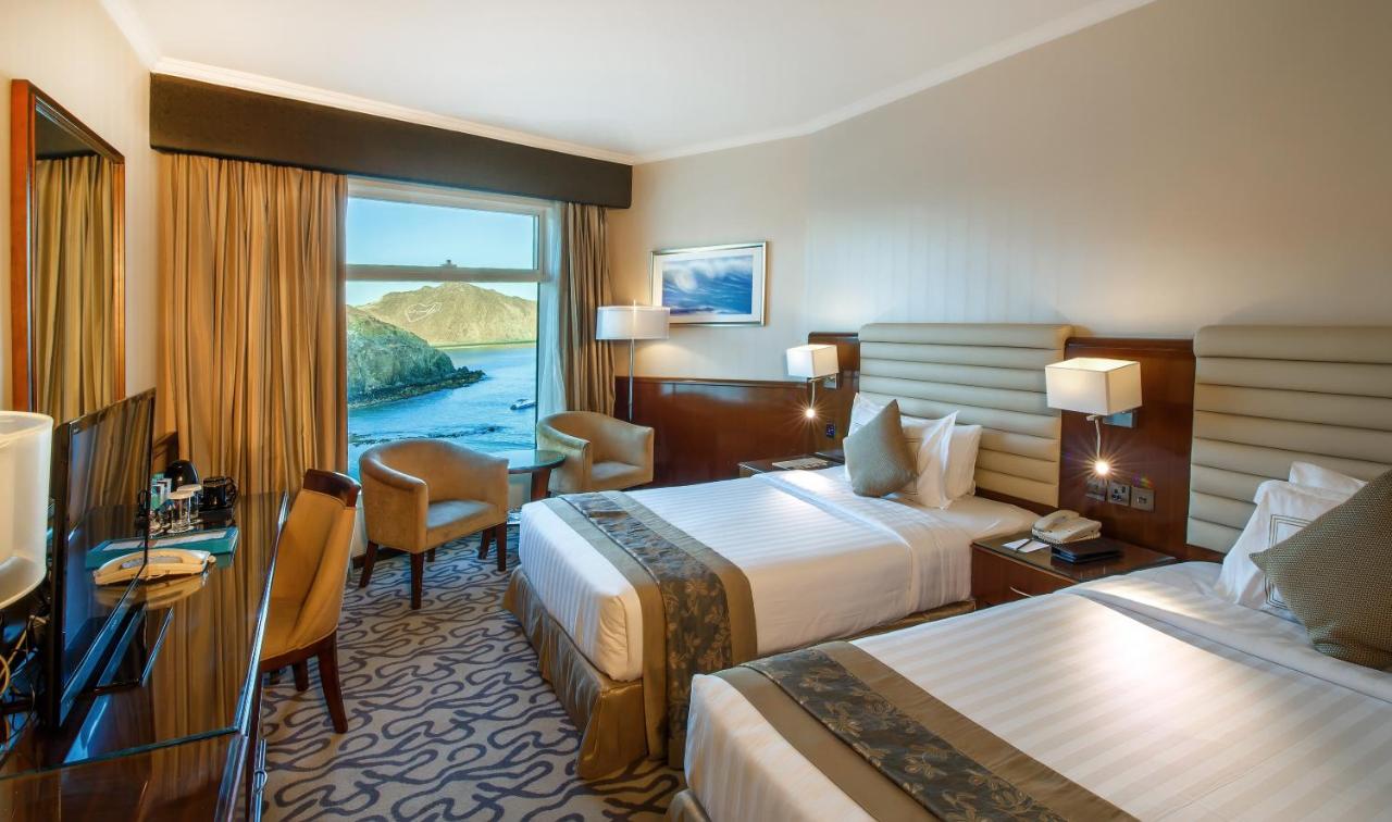 Deluxe King  Partial Sea View