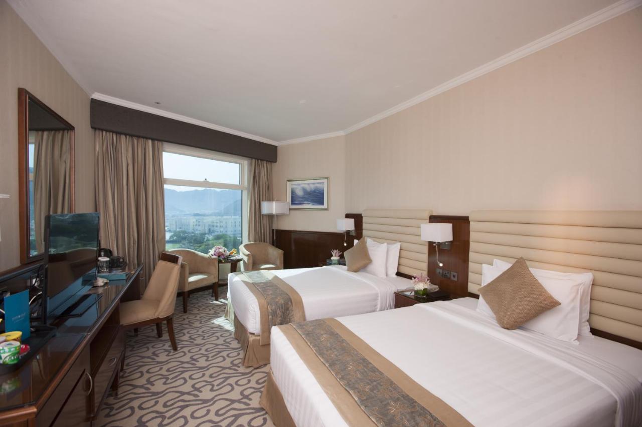 Deluxe King  Partial Sea View