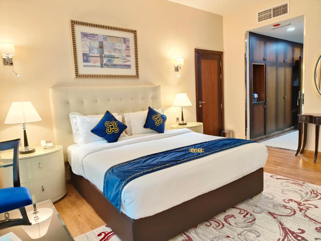 Seven Seas Hotel